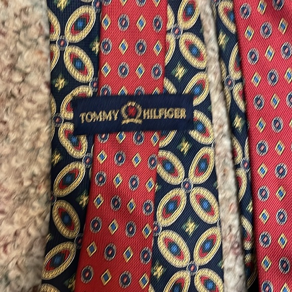 Tommy Hilfiger 100% silk tie - Picture 2 of 5